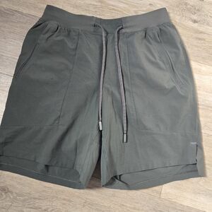 Lululemon License to Train Shorts Size Small Green Color